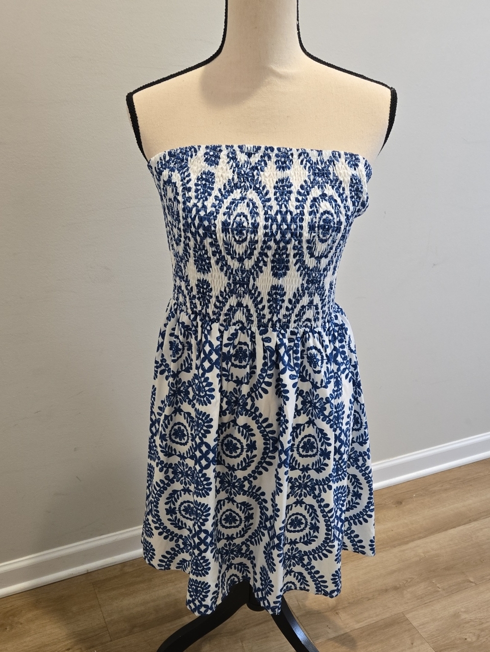 SHEIN White Strapless Smocked Dress with Blue Print